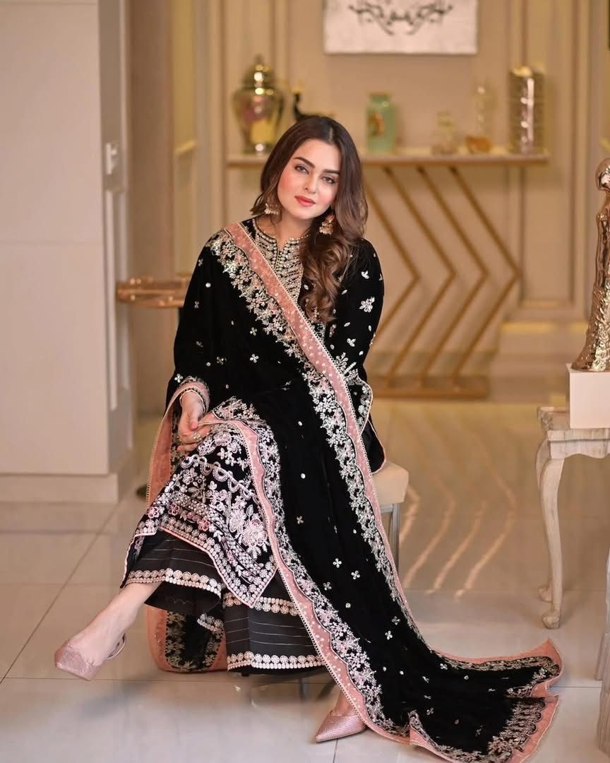 ANEELAS- 3PC LAWN EMBROIDERED SHIRT WITH SLUB MUNAAR DUPATTA AND TROUSER -DPC-4251