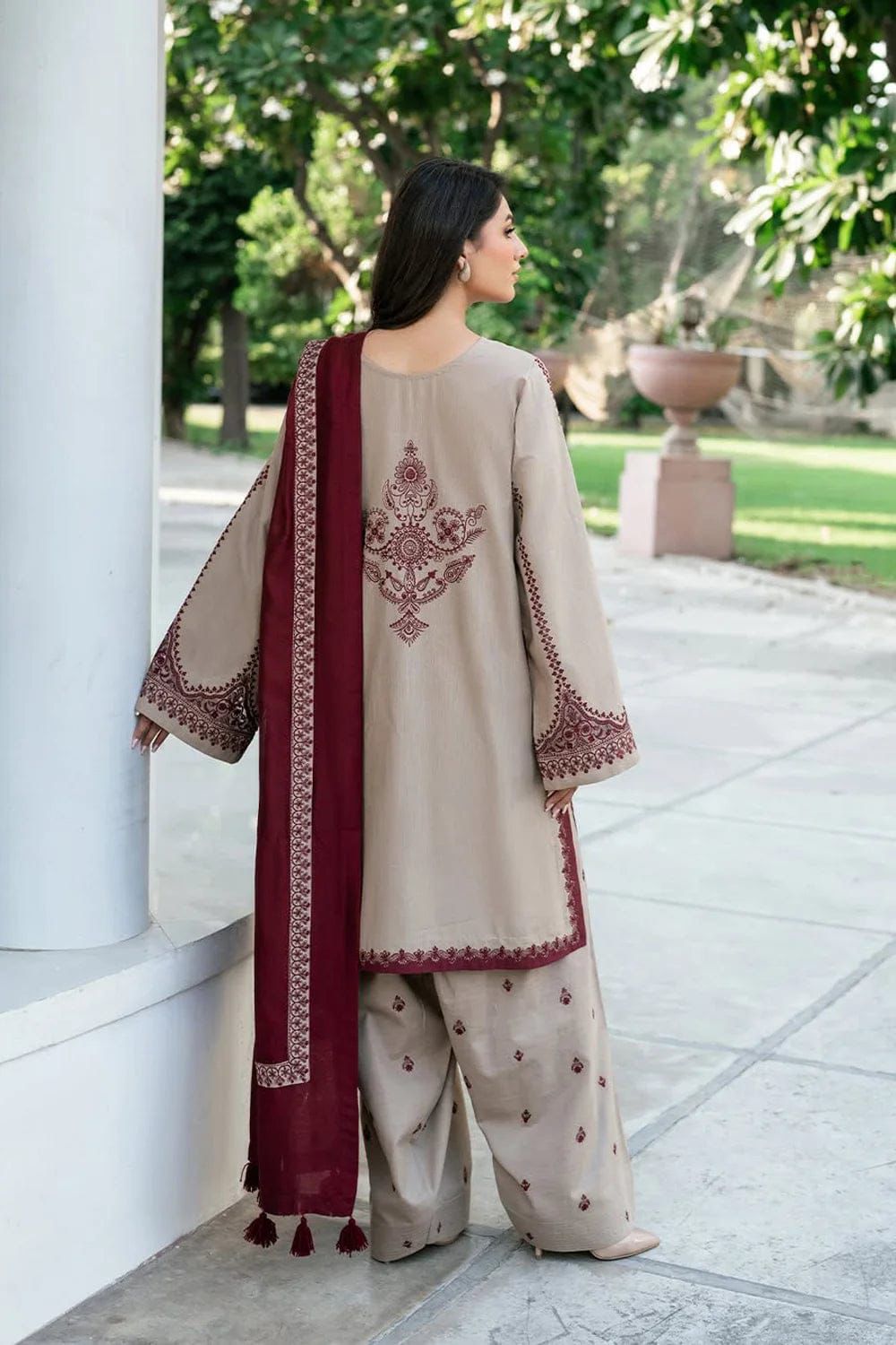 BAROQUE- 3PC LAWN EMBROIDERED SHIRT WITH CHIFFON EMBROIDERED DUPATTA AND EMB TROUSER-DPC-3561