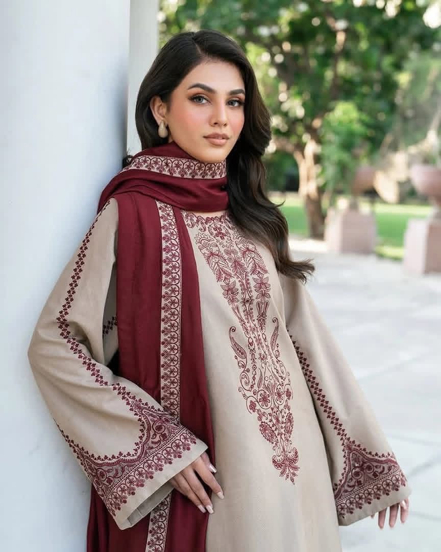 BAROQUE- 3PC LAWN EMBROIDERED SHIRT WITH CHIFFON EMBROIDERED DUPATTA AND EMB TROUSER-DPC-3561