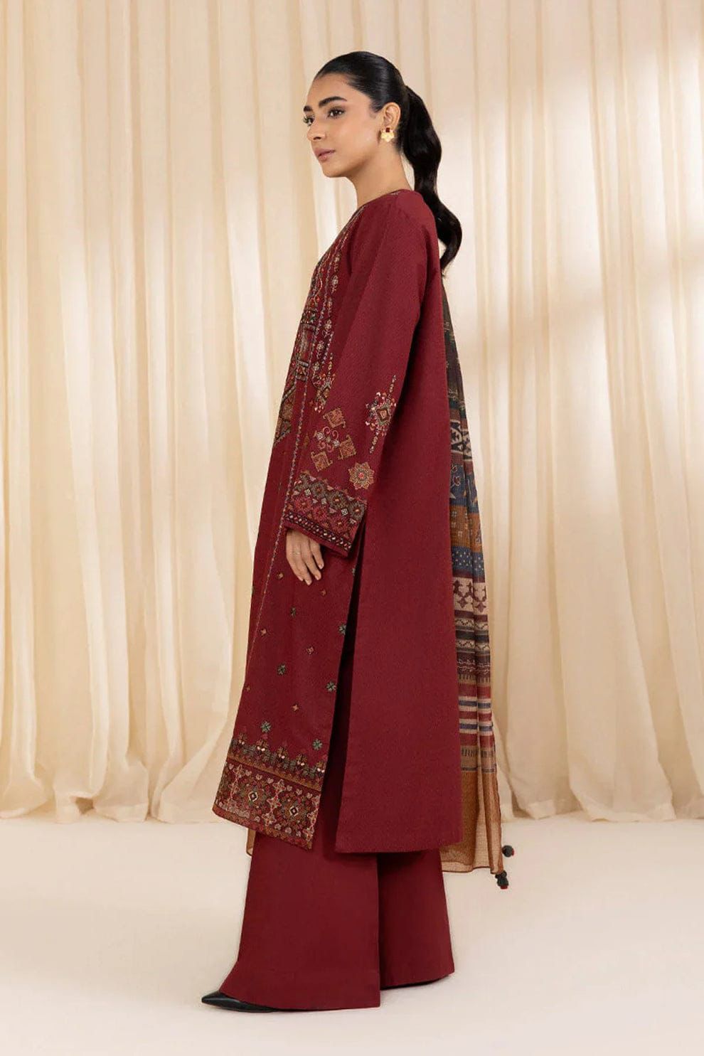 ‎SAPPHIRE- 3PC LAWN EMBROIDERED SHIRT WITH SLUB MUNAAR DUPATTA AND TROUSER-DPC-3489