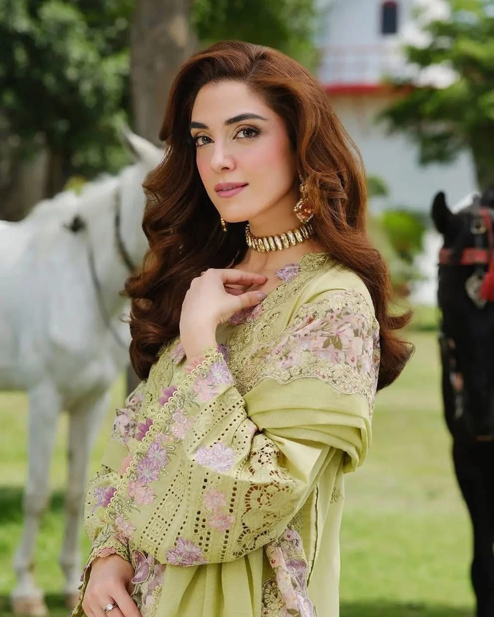 ELAF-3PC LAWN CHIKANKARI EMBROIDERED SHIRT WITH SLUB MUNAAR DUPATTA AND TROUSER -DPC-4223