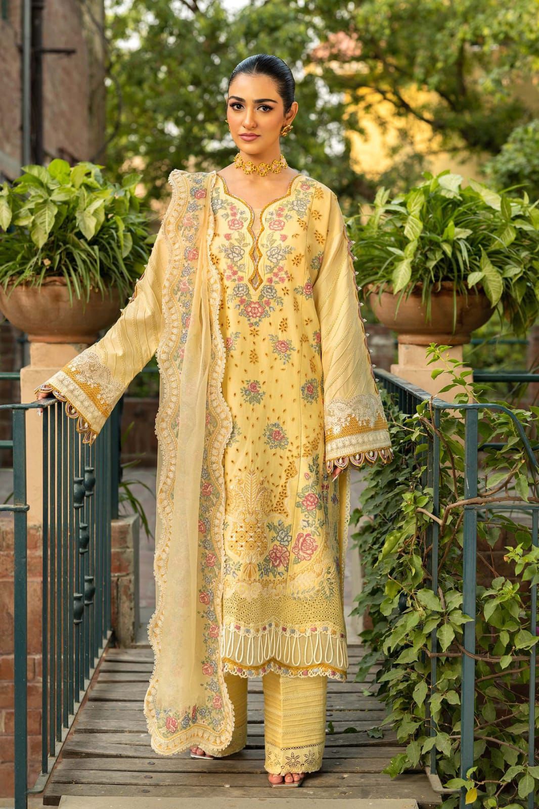 ‎MAHNUR-3PC LAWN EMBROIDERED SHIRT WITH KHAADI NET EMBROIDERED DUPATTA AND TROUSER -DPC-4657