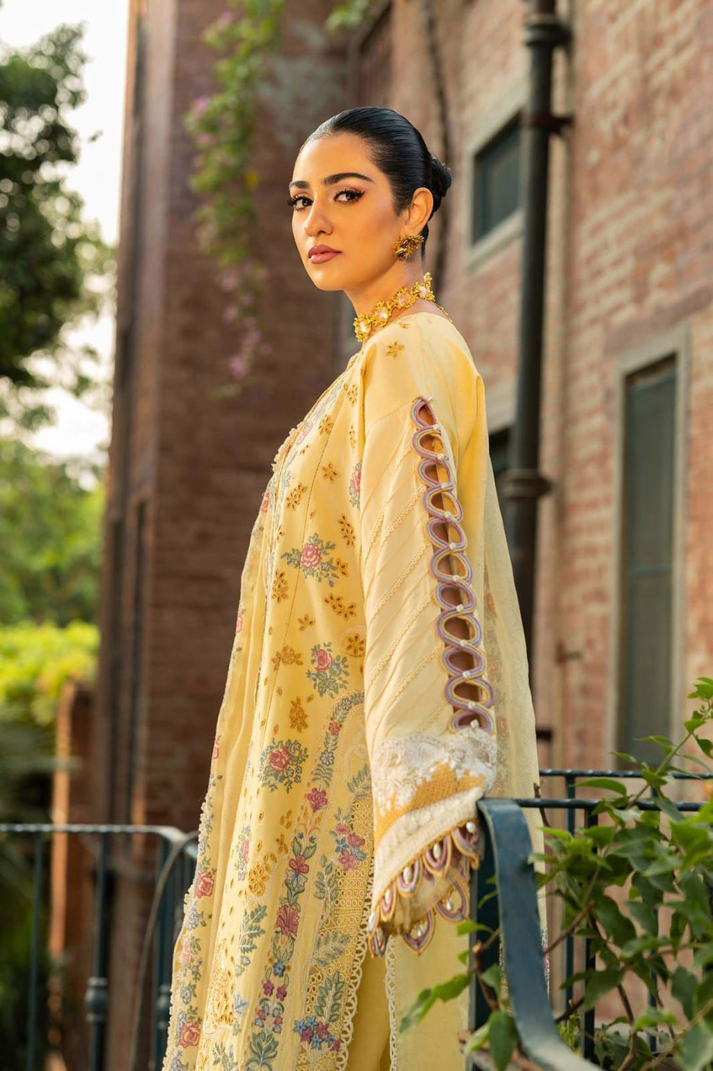 ‎MAHNUR-3PC LAWN EMBROIDERED SHIRT WITH KHAADI NET EMBROIDERED DUPATTA AND TROUSER -DPC-4657