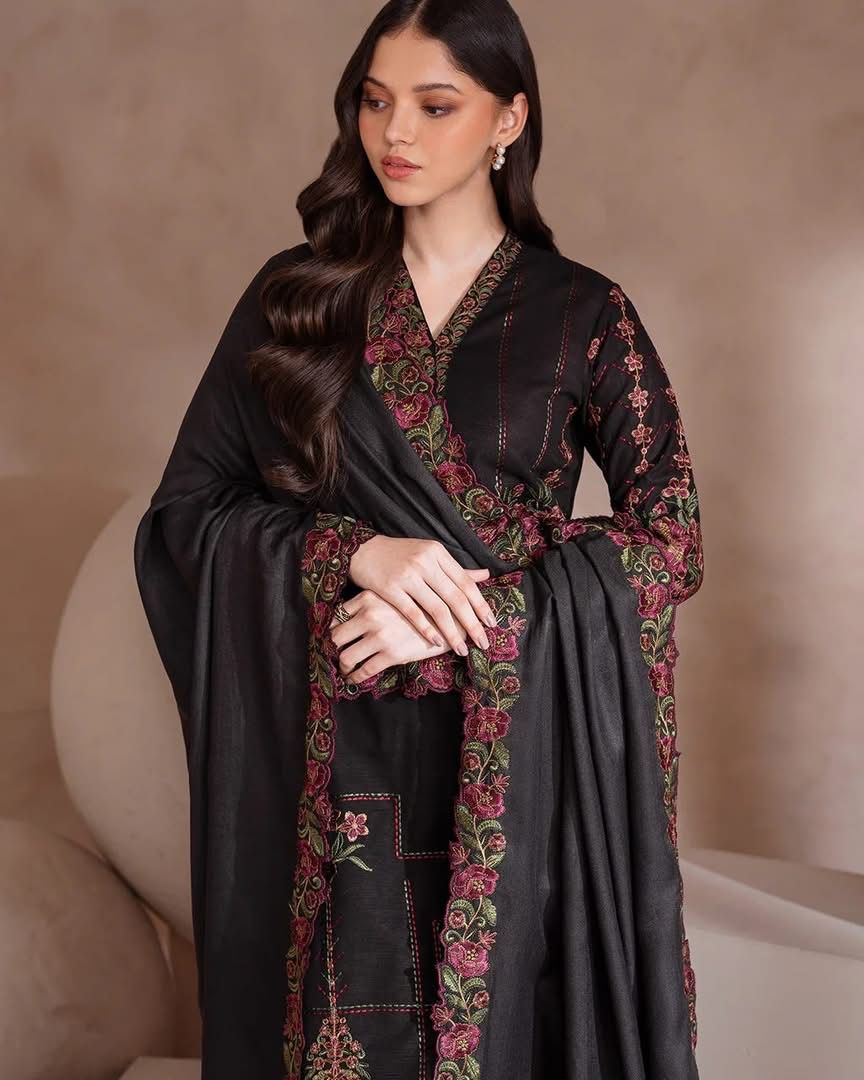 ‎IZNIK-3PC LAWN EMBROIDERED SHIRT WITH CHIFFON EMBROIDERED DUPATTA AND TROUSER-DPC-4630