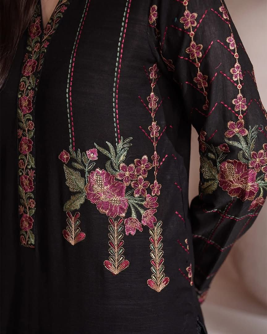 ‎IZNIK-3PC LAWN EMBROIDERED SHIRT WITH CHIFFON EMBROIDERED DUPATTA AND TROUSER-DPC-4630