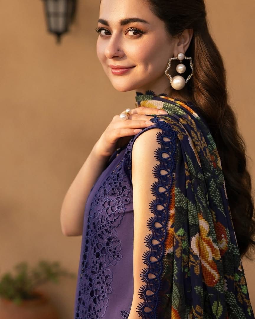 ‎QALAMQAR-3PC LAWN EMBROIDERED SHIRT WITH CHIFFON PRINT DUPATTA AND TROUSER-DPC-4693