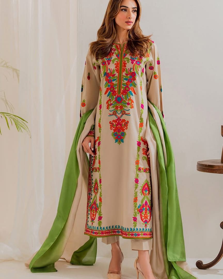 VINTAGE-3PC LAWN EMBROIDERED SHIRT WITH CHIFFON TYE&DYE DUPATTA & TROUSER-DPC-4636