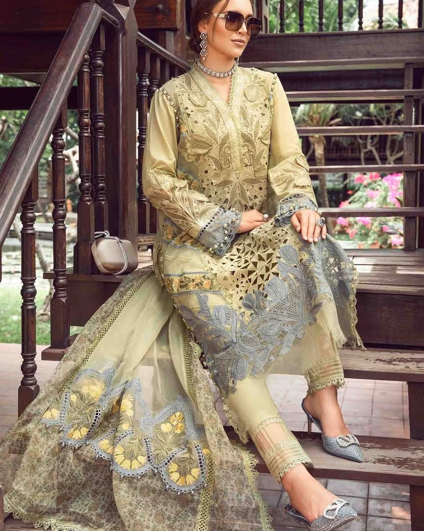 ‎‎‎‎‎‎‎‎MARIA.B-3PC LAWN EMBROIDERED SHIRT WITH EMBROIDERED ORGANZA DAMAN CHIFFON PRINTED EMB DUPATTA AND EMB TROUSER-DPC-4606