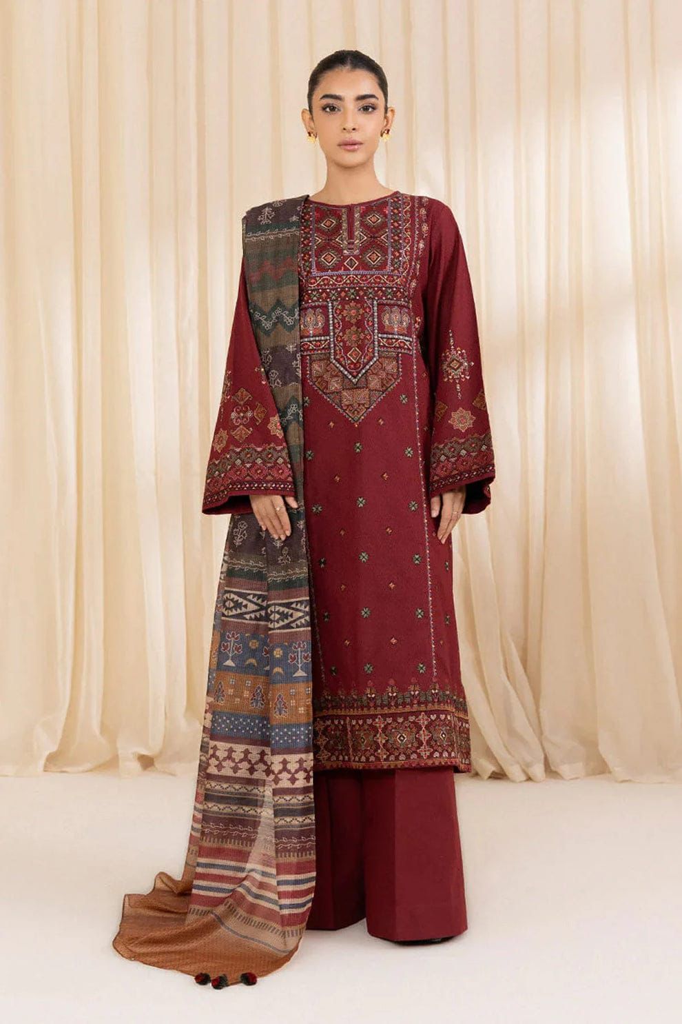 ‎SAPPHIRE- 3PC LAWN EMBROIDERED SHIRT WITH SLUB MUNAAR DUPATTA AND TROUSER-DPC-3489